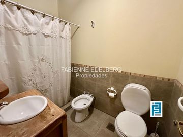 Casa en venta en el encantador Callejón de GINGIN, San Martín de los Andes, Patagonia Argentina.