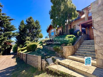 Casa en venta en el encantador Callejón de GINGIN, San Martín de los Andes, Patagonia Argentina.