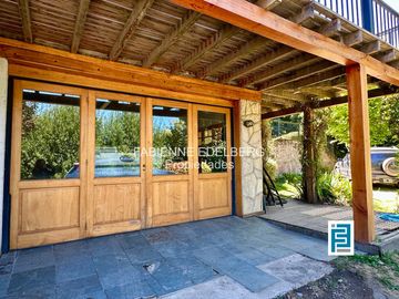 Casa en venta en el encantador Callejón de GINGIN, San Martín de los Andes, Patagonia Argentina.