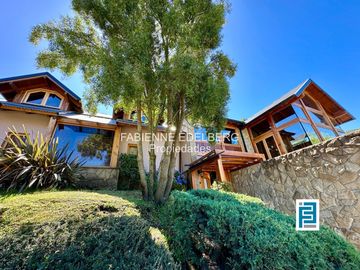 Casa en venta en el encantador Callejón de GINGIN, San Martín de los Andes, Patagonia Argentina.