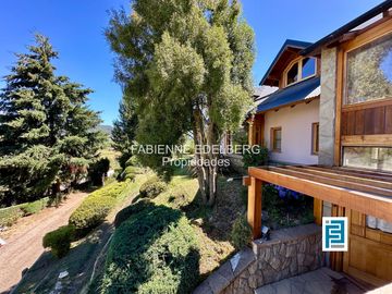 Casa en venta en el encantador Callejón de GINGIN, San Martín de los Andes, Patagonia Argentina.