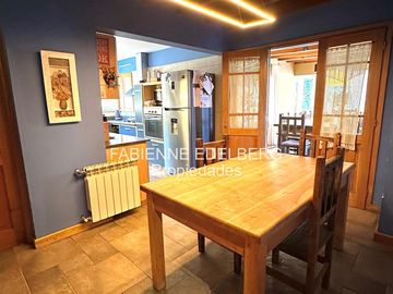 Casa en venta en el encantador Callejón de GINGIN, San Martín de los Andes, Patagonia Argentina.