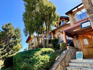 Casa en venta en el encantador Callejón de GINGIN, San Martín de los Andes, Patagonia Argentina.