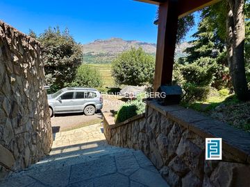 Casa en venta en el encantador Callejón de GINGIN, San Martín de los Andes, Patagonia Argentina.