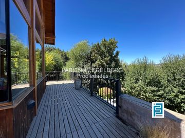 Casa en venta en el encantador Callejón de GINGIN, San Martín de los Andes, Patagonia Argentina.