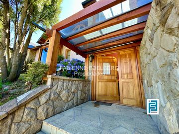 Casa en venta en el encantador Callejón de GINGIN, San Martín de los Andes, Patagonia Argentina.