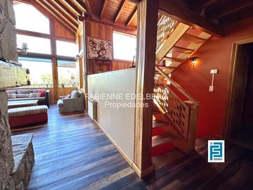 Casa en venta en el encantador Callejón de GINGIN, San Martín de los Andes, Patagonia Argentina.