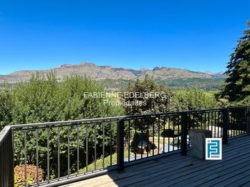 Casa en venta en el encantador Callejón de GINGIN, San Martín de los Andes, Patagonia Argentina.