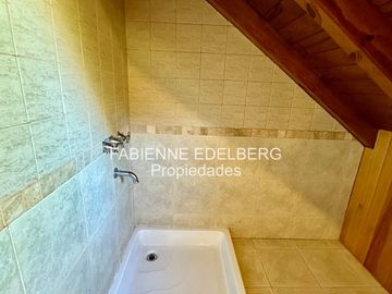 Casa en venta en el encantador Callejón de GINGIN, San Martín de los Andes, Patagonia Argentina.