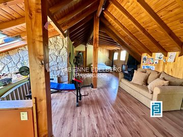 Casa en venta en el encantador Callejón de GINGIN, San Martín de los Andes, Patagonia Argentina.