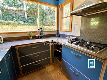 Casa en venta en el encantador Callejón de GINGIN, San Martín de los Andes, Patagonia Argentina.