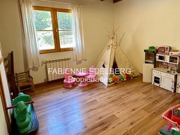 Casa en venta en el encantador Callejón de GINGIN, San Martín de los Andes, Patagonia Argentina.