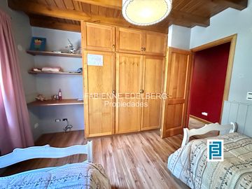 Casa en venta en el encantador Callejón de GINGIN, San Martín de los Andes, Patagonia Argentina.