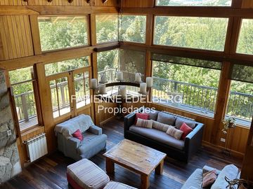 Casa en venta en el encantador Callejón de GINGIN, San Martín de los Andes, Patagonia Argentina.