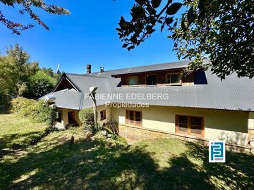 Casa en venta en el encantador Callejón de GINGIN, San Martín de los Andes, Patagonia Argentina.