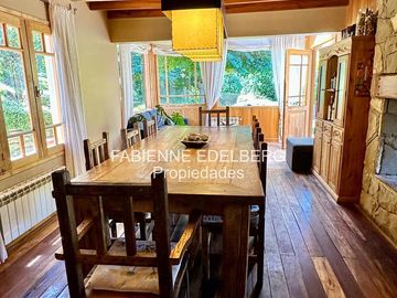 Casa en venta en el encantador Callejón de GINGIN, San Martín de los Andes, Patagonia Argentina.