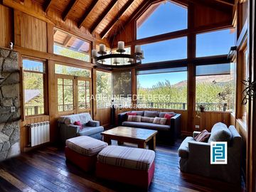 Casa en venta en el encantador Callejón de GINGIN, San Martín de los Andes, Patagonia Argentina.