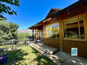 Casa en venta en el encantador Callejón de GINGIN, San Martín de los Andes, Patagonia Argentina.