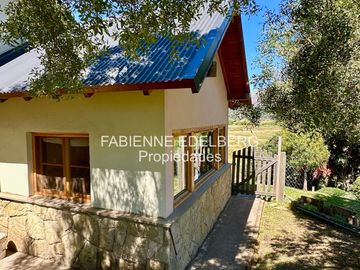 Casa en venta en el encantador Callejón de GINGIN, San Martín de los Andes, Patagonia Argentina.