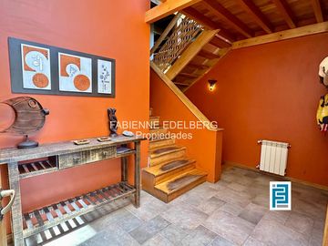 Casa en venta en el encantador Callejón de GINGIN, San Martín de los Andes, Patagonia Argentina.