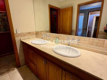 Casa en venta en el encantador Callejón de GINGIN, San Martín de los Andes, Patagonia Argentina.