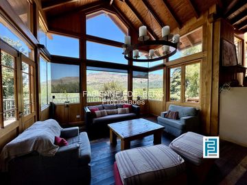 Casa en venta en el encantador Callejón de GINGIN, San Martín de los Andes, Patagonia Argentina.