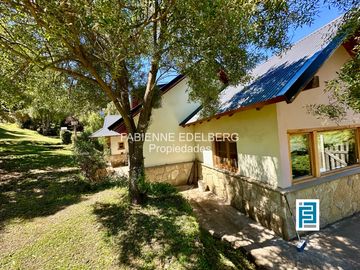 Casa en venta en el encantador Callejón de GINGIN, San Martín de los Andes, Patagonia Argentina.