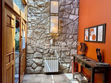 Casa en venta en el encantador Callejón de GINGIN, San Martín de los Andes, Patagonia Argentina.
