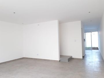 Ph 4 ambientes con fondo en venta en Ituzaingo norte