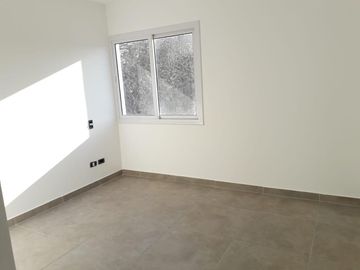 Ph 4 ambientes con fondo en venta en Ituzaingo norte