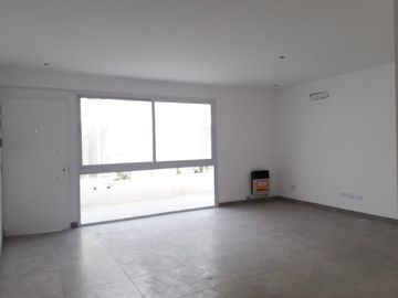 Ph 4 ambientes con fondo en venta en Ituzaingo norte