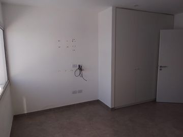 Ph 4 ambientes con fondo en venta en Ituzaingo norte