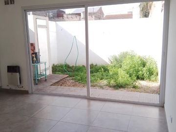 Ph 4 ambientes con fondo en venta en Ituzaingo norte