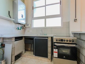 Galpon 74 mts.  Apto comercial. Boedo. Acepta departamento en mar del plata.