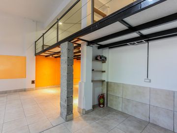 Galpon 74 mts.  Apto comercial. Boedo. Acepta departamento en mar del plata.