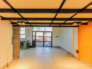 Galpon 74 mts.  Apto comercial. Boedo. Acepta departamento en mar del plata.
