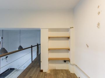 Galpon 74 mts.  Apto comercial. Boedo. Acepta departamento en mar del plata.
