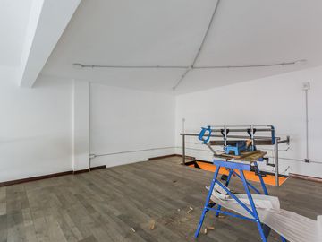 Galpon 74 mts.  Apto comercial. Boedo. Acepta departamento en mar del plata.