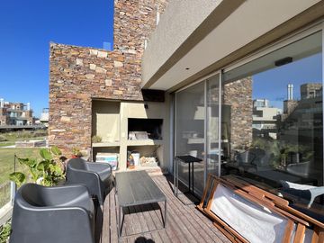 Duplex con Terraza en Venta  en Piedras - Nordelta