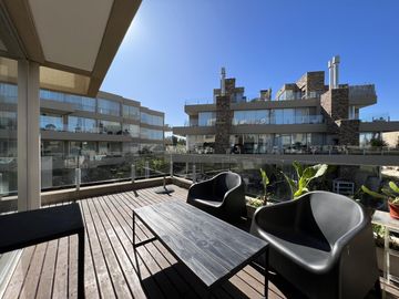 Duplex con Terraza en Venta  en Piedras - Nordelta