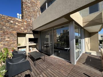 Duplex con Terraza en Venta  en Piedras - Nordelta