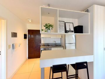 VENTA 1 AMB AMENITIES, COCHERA, AMOBLADO ITUZAINGO