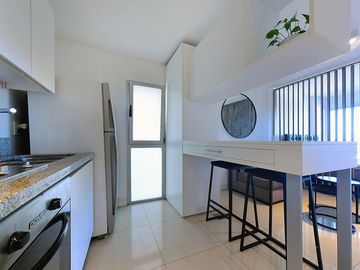 VENTA 1 AMB AMENITIES, COCHERA, AMOBLADO ITUZAINGO