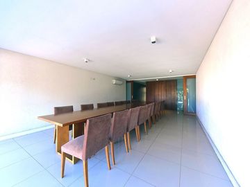 VENTA 1 AMB AMENITIES, COCHERA, AMOBLADO ITUZAINGO