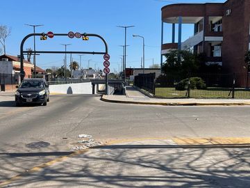 VENTA DE DOS LOCALES FRENTE A LA UNPAZ- PERMUTA