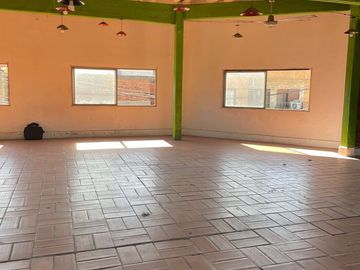 VENTA DE DOS LOCALES FRENTE A LA UNPAZ- PERMUTA