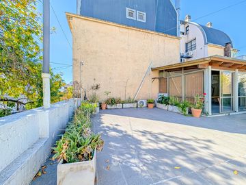 Venta casa 4 dormitorios con jardín y jacuzzi zona macrocentro Rosario