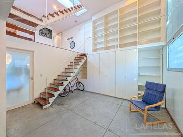 Venta casa 4 dormitorios con jardín y jacuzzi zona macrocentro Rosario