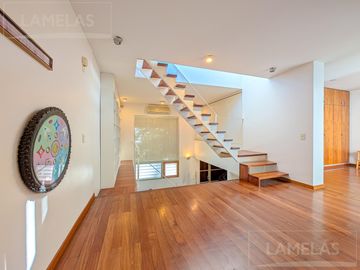 Venta casa 4 dormitorios con jardín y jacuzzi zona macrocentro Rosario