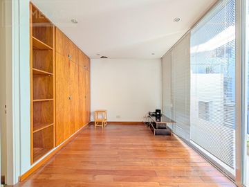 Venta casa 4 dormitorios con jardín y jacuzzi zona macrocentro Rosario